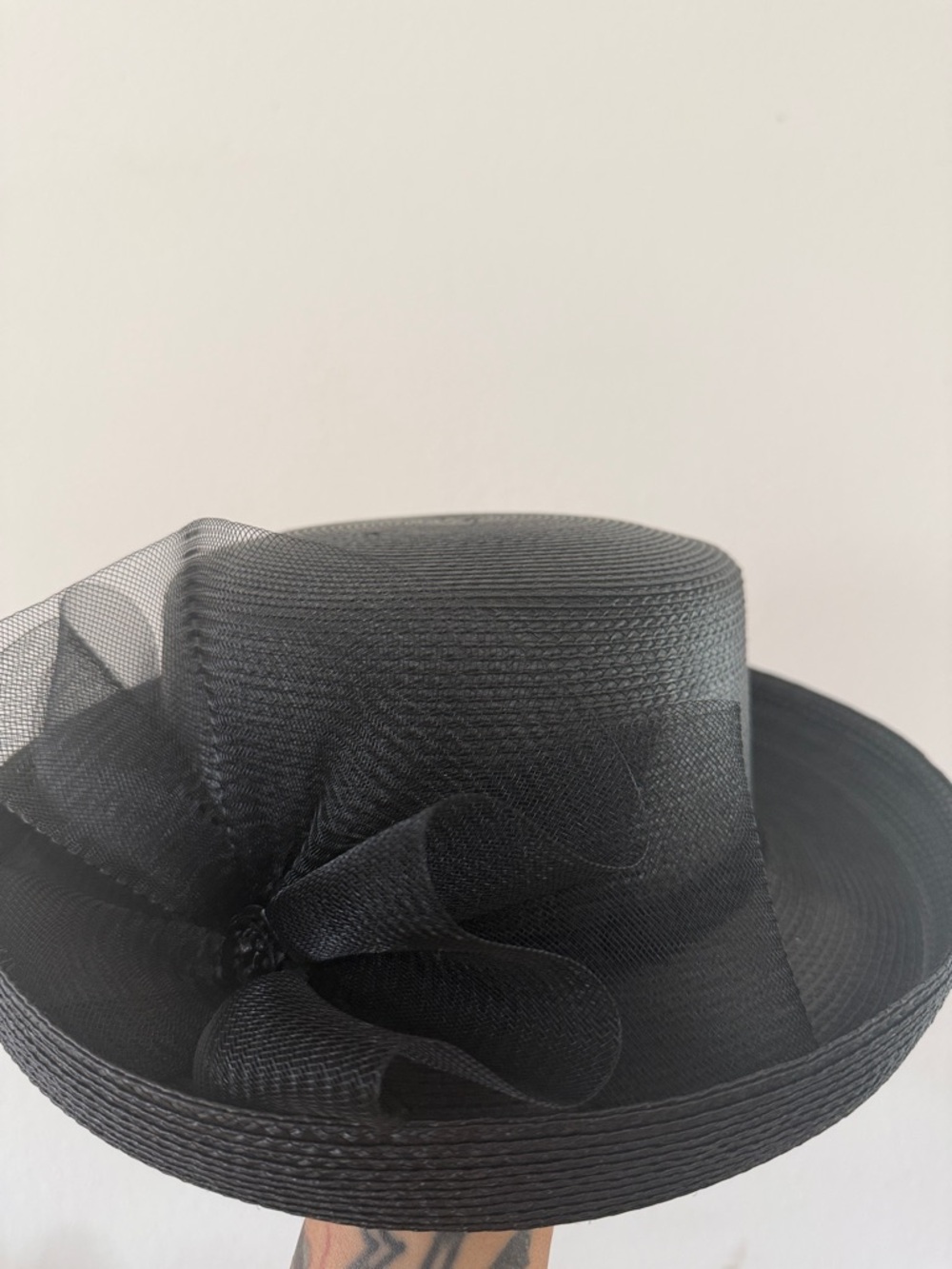 Elegant Black Women’s Dress Hat with Decorative Bow